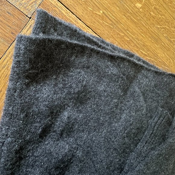 Bloomingdale's Cashmere Sweater - Picture 5 of 5